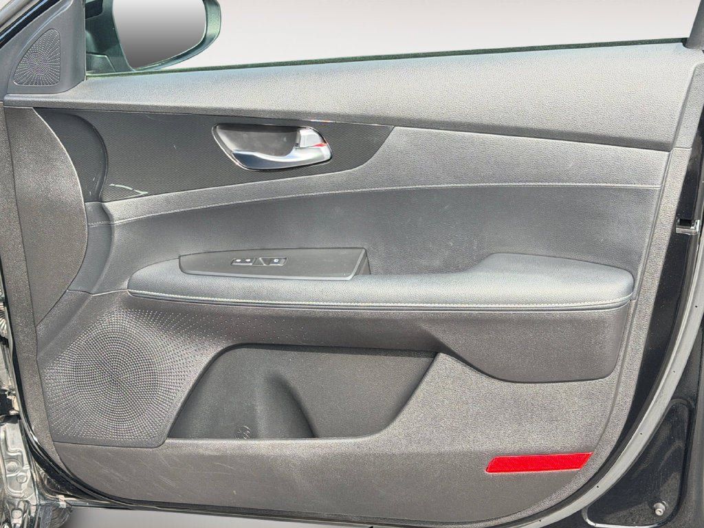 Used 2023 Kia Forte GT-Line w/ GT-Line Technology Package FWD image 25