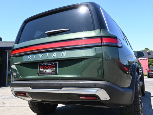Used 2023 Rivian R1S Adventure AWD/4WD image 24