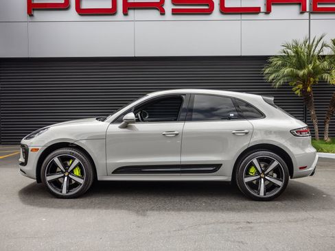 Certified 2023 Porsche Macan AWD/4WD image 2