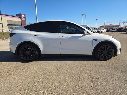 Used 2023 Tesla Model Y Performance image 2