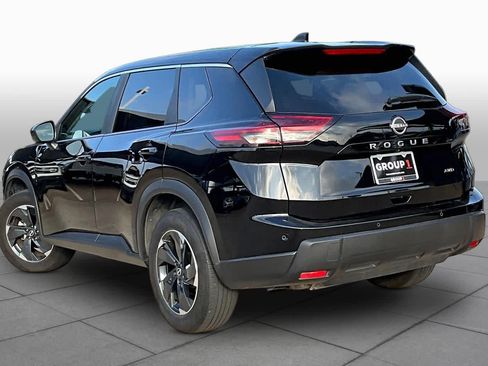 Used 2025 Nissan Rogue SV AWD/4WD image 12