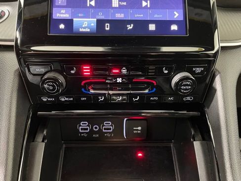 Used 2023 Jeep Grand Cherokee L Laredo image 32