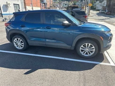 Used 2021 Chevrolet TrailBlazer LS FWD image 2