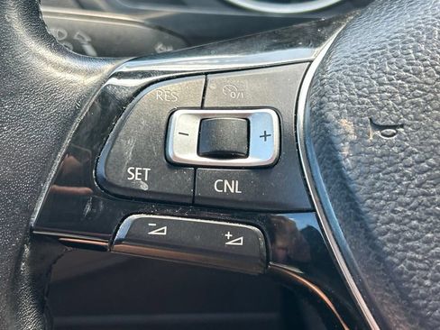 Used 2018 Volkswagen Tiguan SE FWD image 26