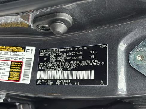 Used 2025 Toyota Highlander LE image 37