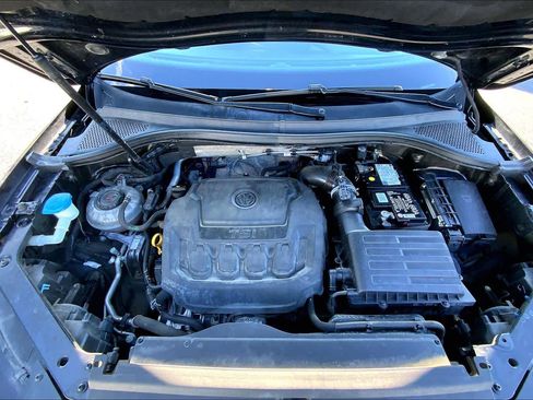 Used 2021 Volkswagen Tiguan SE image 31