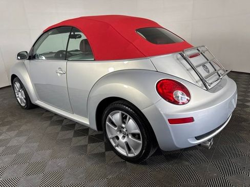 Used 2009 Volkswagen Beetle Blush FWD image 6