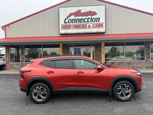 Used 2024 Chevrolet Trax LT w/ Driver Confidence Package FWD image 3