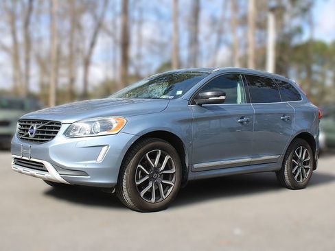 Used 2017 Volvo XC60 T6 Dynamic w/ Climate Package image 3