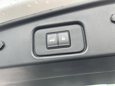 New 2025 Nissan Pathfinder SV w/ SV Premium Package image 6