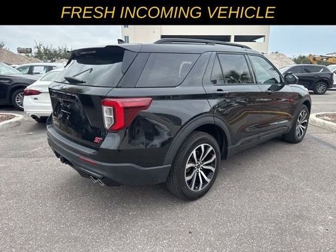 Used 2023 Ford Explorer ST image 3