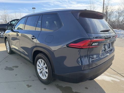 Certified 2024 Toyota Grand Highlander XLE image 3