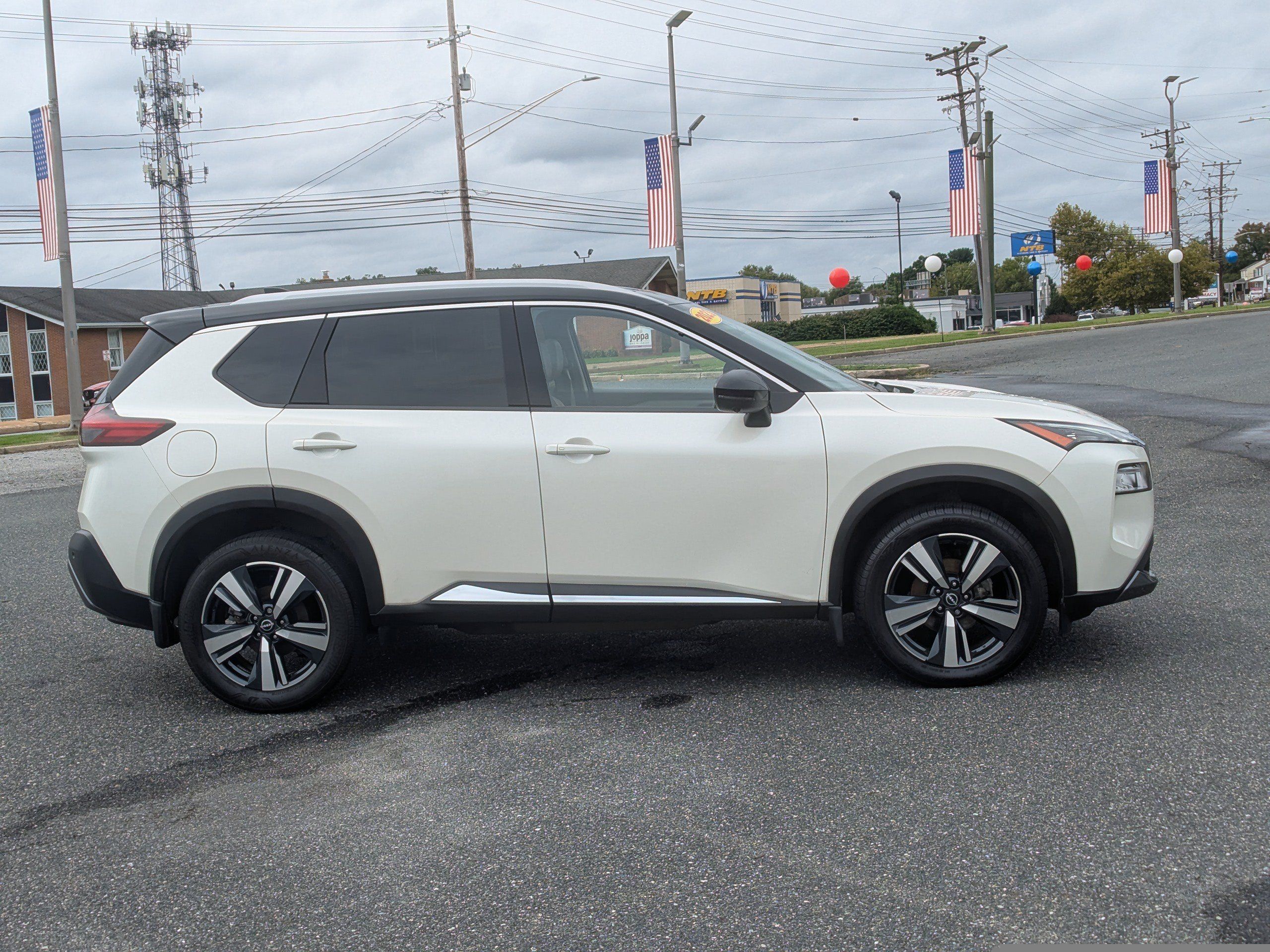 Used 2023 Nissan Rogue SL AWD/4WD image 10