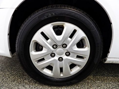 Used 2018 Dodge Grand Caravan SE w/ UConnect Hands-Free Group FWD image 17