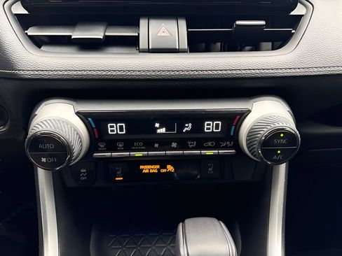 Used 2019 Toyota RAV4 XLE w/ Convenience Package AWD/4WD image 19