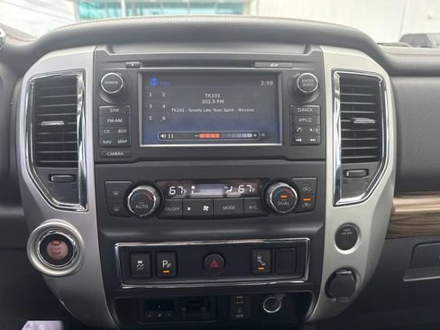 Used 2017 Nissan Titan SL w/ SL Towing Convenience Package RWD image 6