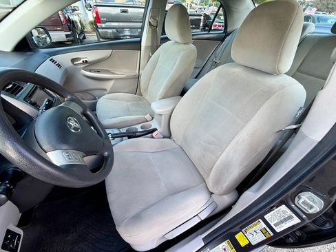 Used 2013 Toyota Corolla LE FWD image 8