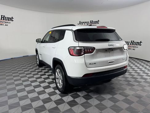 Used 2024 Jeep Compass Latitude image 10