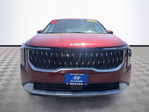 Used 2025 Kia Carnival FWD image 2
