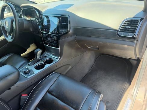 Used 2019 Jeep Grand Cherokee Overland AWD/4WD image 10