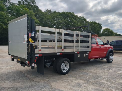 Used 2022 RAM 5500 Tradesman w/ Chrome Appearance Group RWD image 3