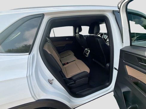 Used 2022 Volkswagen Atlas Cross Sport SE FWD image 28