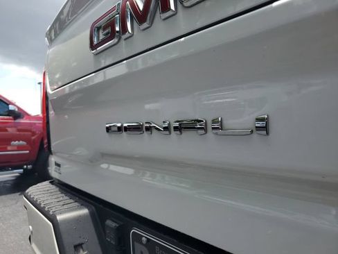 Used 2022 GMC Sierra 2500 Denali w/ Denali Ultimate Package AWD/4WD image 8