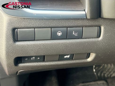 Used 2023 Nissan Rogue Platinum w/ Platinum Premium Package image 13