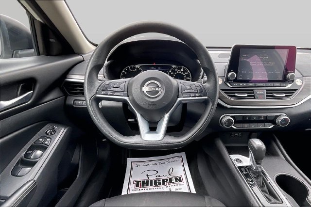 Used 2025 Nissan Altima 2.5 SV FWD image 6
