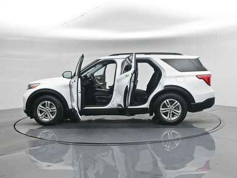 Used 2021 Ford Explorer XLT image 5