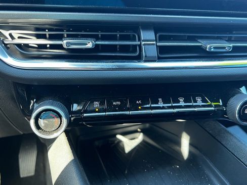 Used 2025 Chevrolet Equinox EV LT image 18