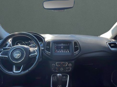 Used 2020 Jeep Compass Latitude image 10