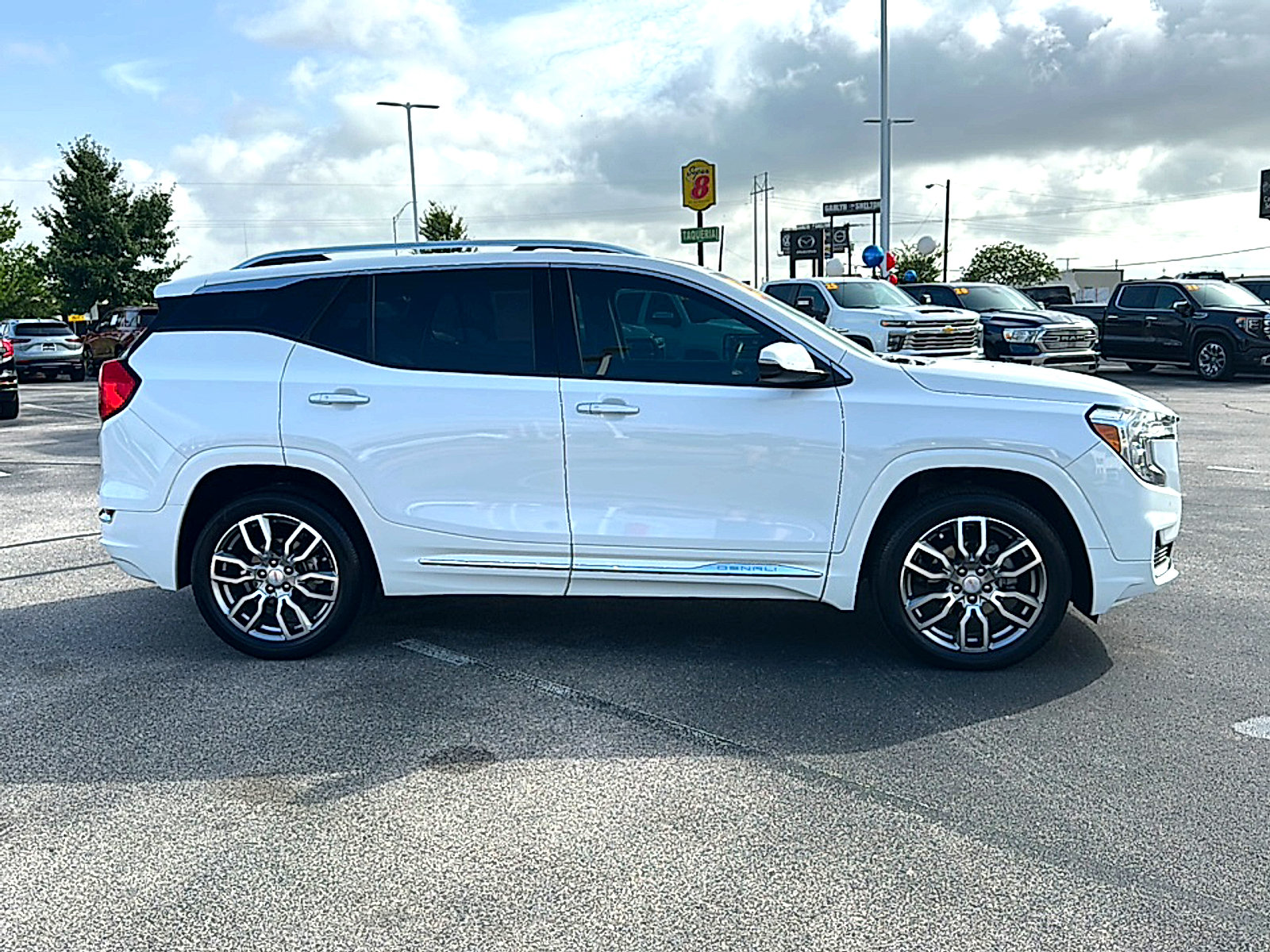 Used 2023 GMC Terrain Denali AWD/4WD image 9