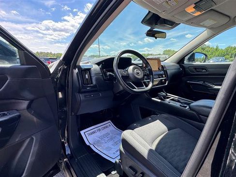 Used 2024 Nissan Pathfinder SV AWD/4WD image 30