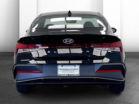 Used 2025 Hyundai Elantra Sport image 3