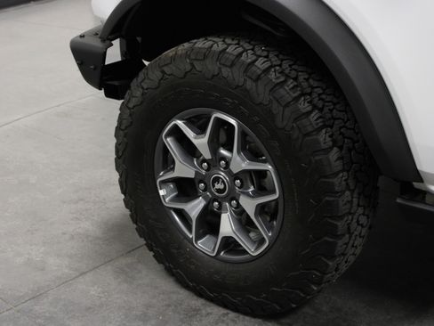 Used 2024 Ford Bronco Badlands image 10