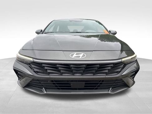 Used 2025 Hyundai Elantra SEL FWD image 41