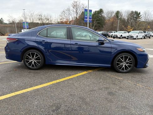 Used 2024 Toyota Camry SE image 9