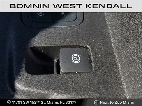 Used 2022 Chevrolet Traverse RS image 34