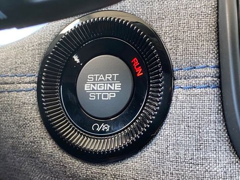 New 2022 Jeep Compass Latitude w/ Sun and Sound Group image 39