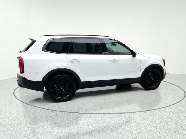 Certified 2022 Kia Telluride SX w/ Nightfall Edition Package AWD/4WD image 6