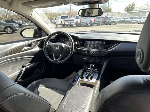 Used 2018 Buick Regal Preferred image 13