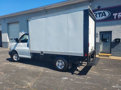 Used 2019 Chevrolet Express 3500 RWD image 2