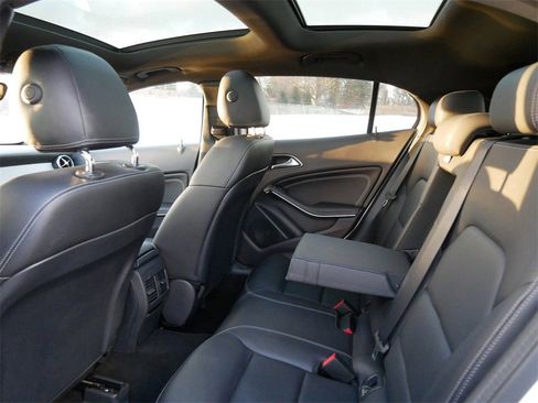 Used 2020 Mercedes-Benz GLA 250 4MATIC image 9