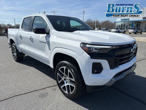 Used 2024 Chevrolet Colorado Z71 w/ Z71 Convenience Package 2 image 1