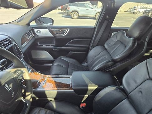 Used 2019 Lincoln Continental Reserve image 3
