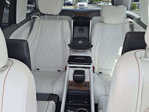 Used 2024 Mercedes-Benz Maybach GLS 600 4MATIC image 25