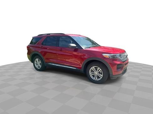 Used 2020 Ford Explorer XLT AWD/4WD image 3