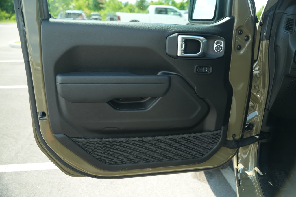 New 2026 Jeep Gladiator Sport w/ Dual Top Group AWD/4WD image 12