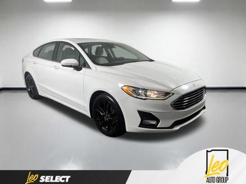 Used 2020 Ford Fusion SE w/ Equipment Group 151A FWD image 4